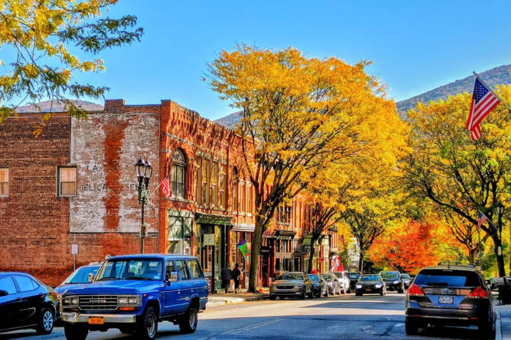 Hudson valley with orange leaves on trees